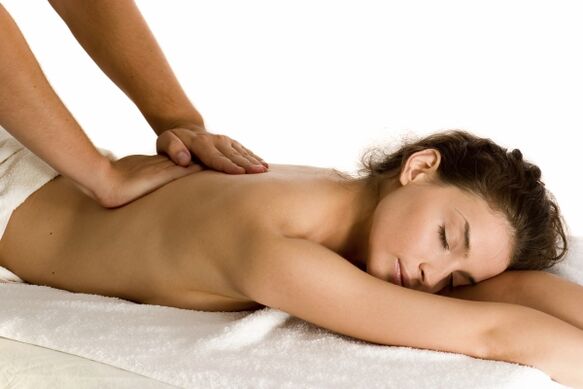Masaža lahko pomaga pri lajšanju bolečin v hrbtu v ledvenem delu
