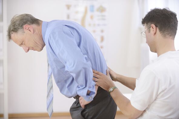 Za bolečine v hrbtu v ledvenem predelu je treba iti k zdravniku na diagnozo